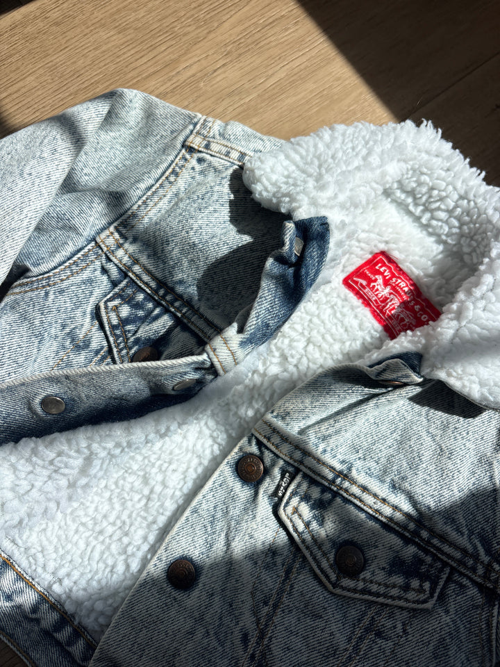 Perfect condition red tab Sherpa vintage Levi Jean jacket