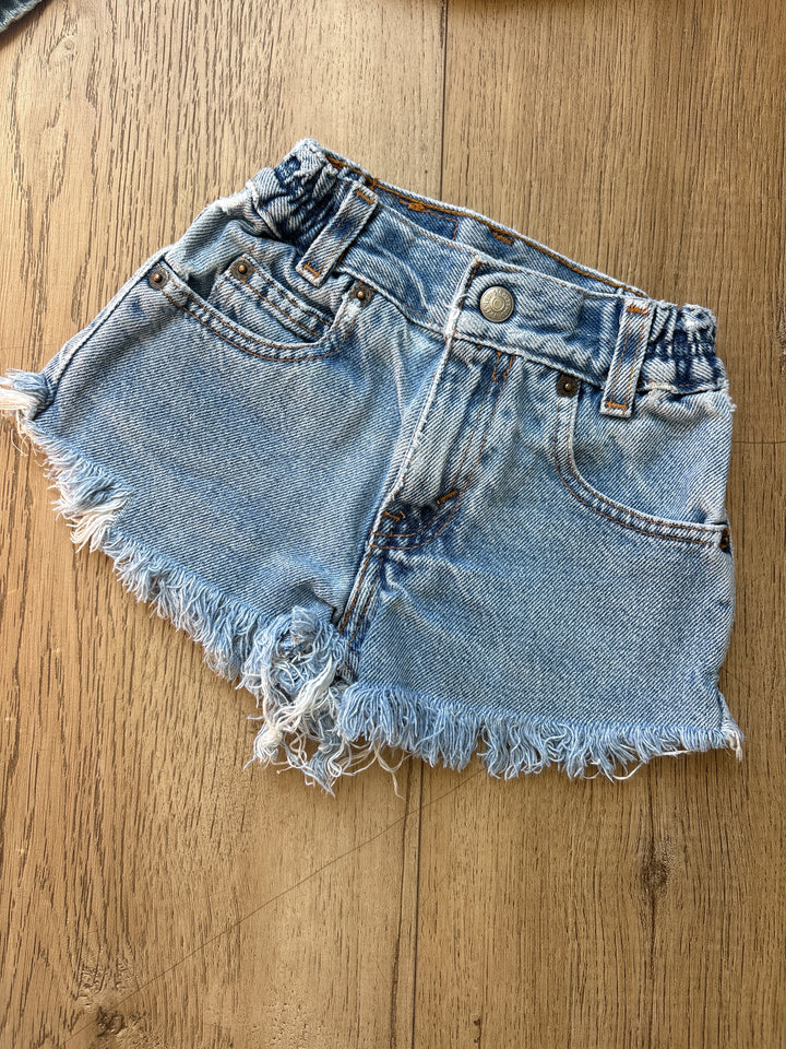Fray hem vintage Levi jean shorts