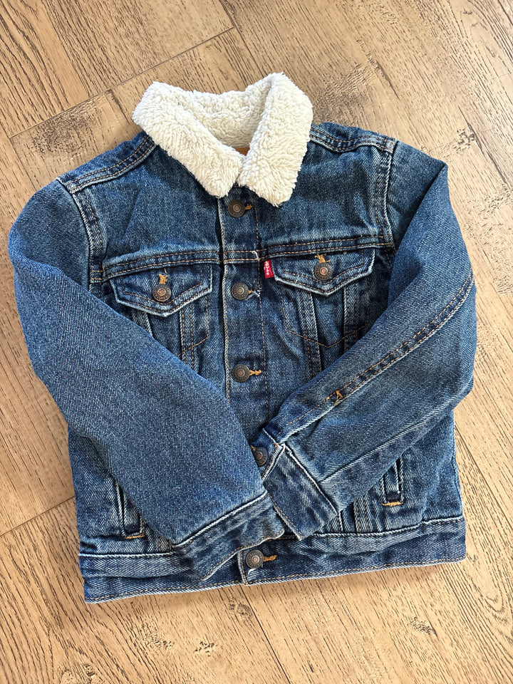 Sherpa lined vintage Levi jean jacket
