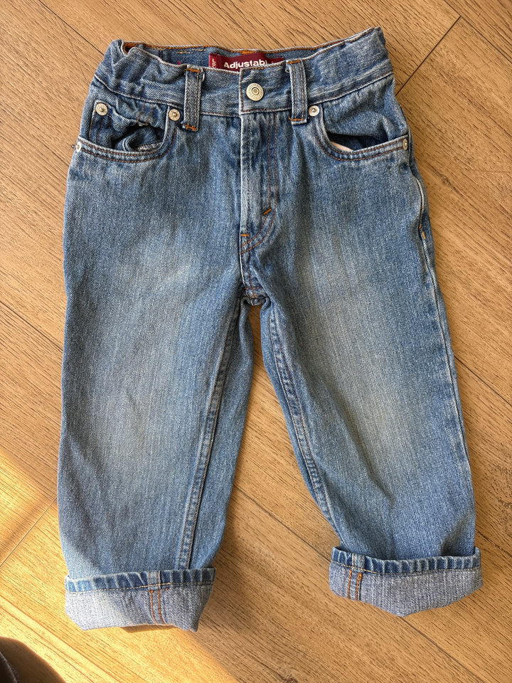 Loose fit vintage Levi’s