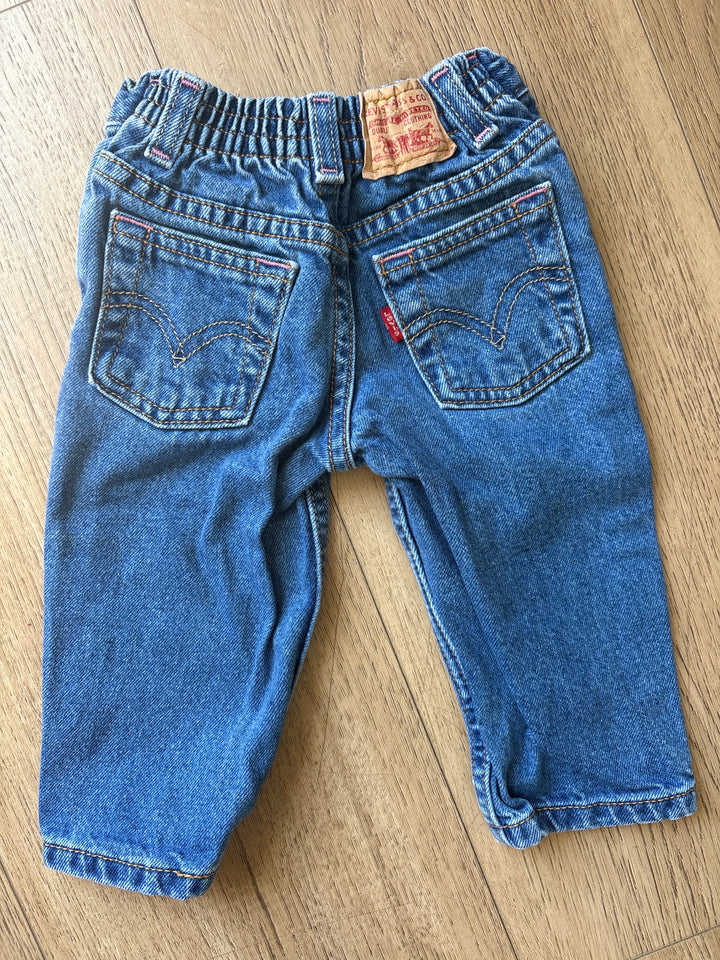 Teeny vintage Levi’s with pink stitching