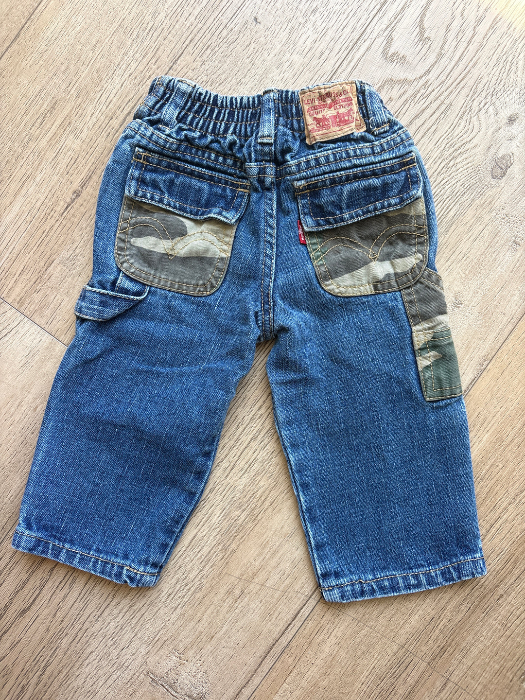Vintage camo Levi jeans