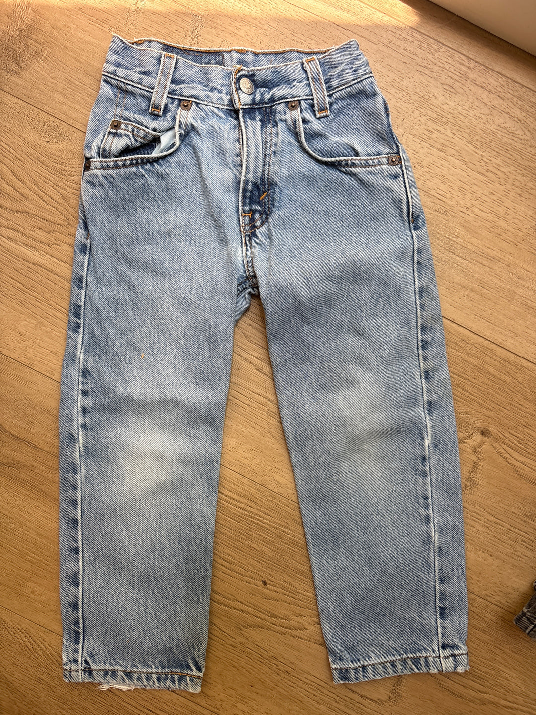 Light wash vintage levi jeans