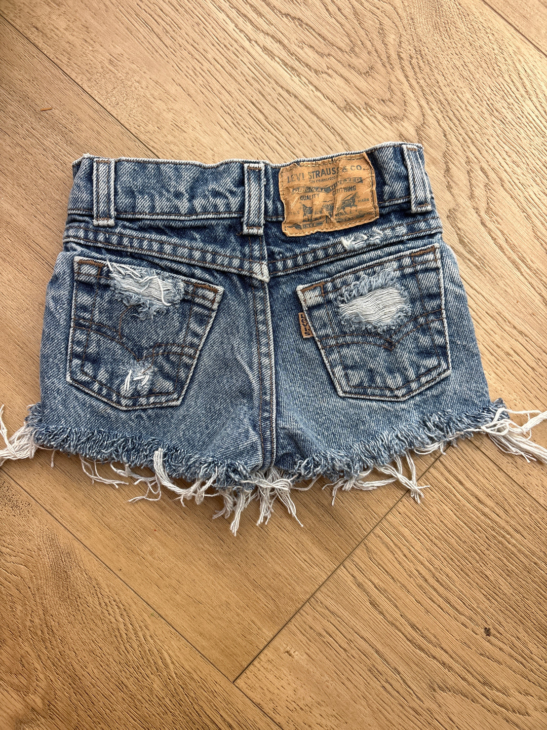 Distress little vintage Levi jean shorts