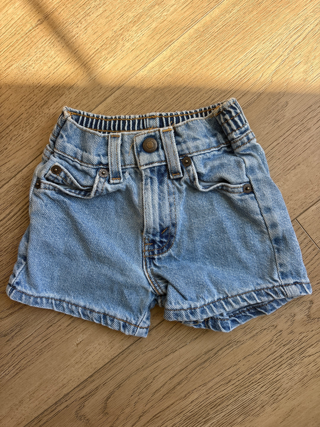 Light wash vintage Levi jean shorts
