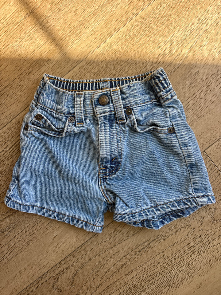 Light wash vintage Levi jean shorts