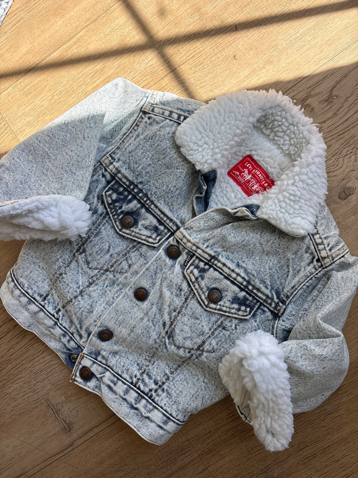 Perfect condition red tab Sherpa vintage Levi Jean jacket