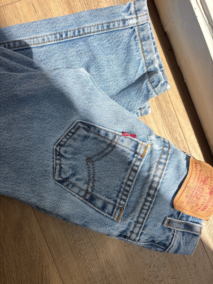 Light wash vintage levi jeans