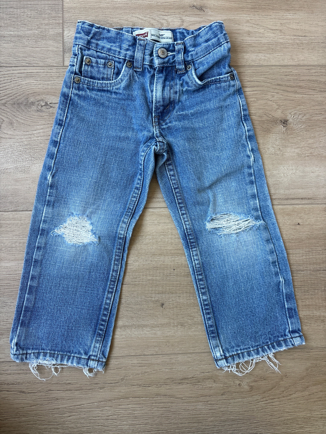 Relaxed & distressed vintage Levi jeans