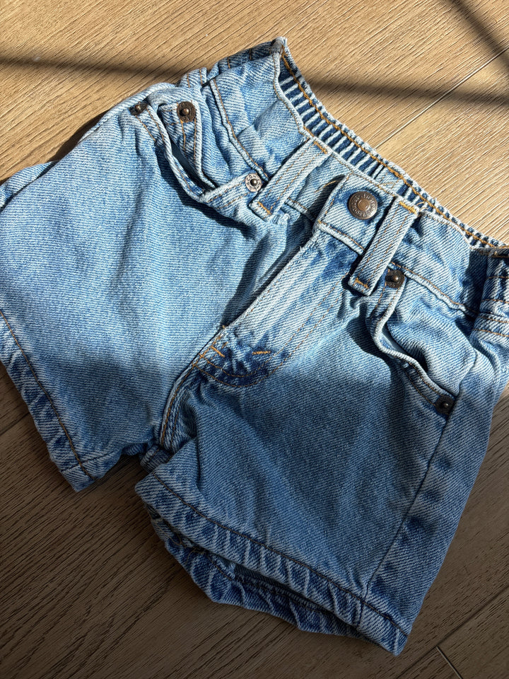 Light wash vintage Levi jean shorts
